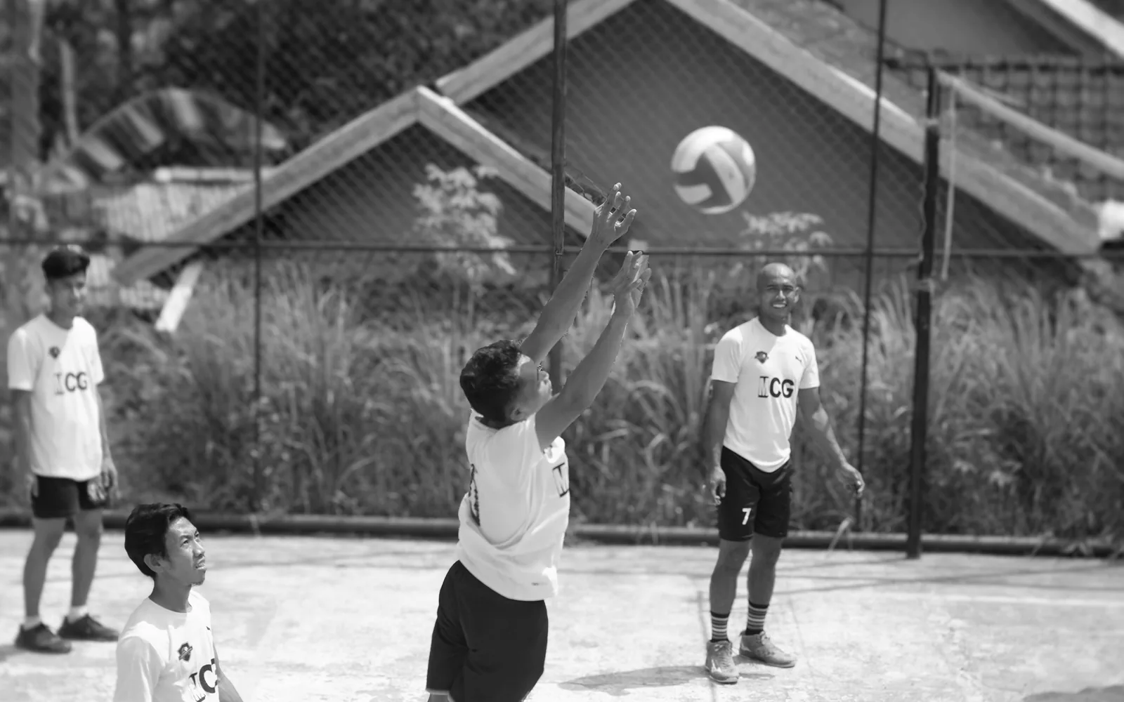 Fun outbound perusahaan dengan aktivitas kelompok yang disesuaikan profil peserta