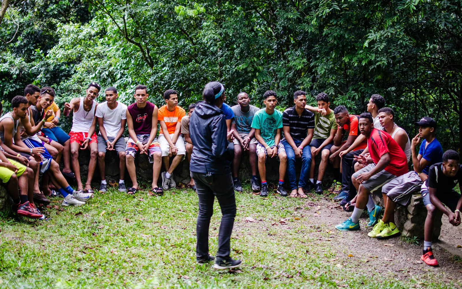 Koordinasi vendor lokal dan tim lapangan untuk program Destination Management.