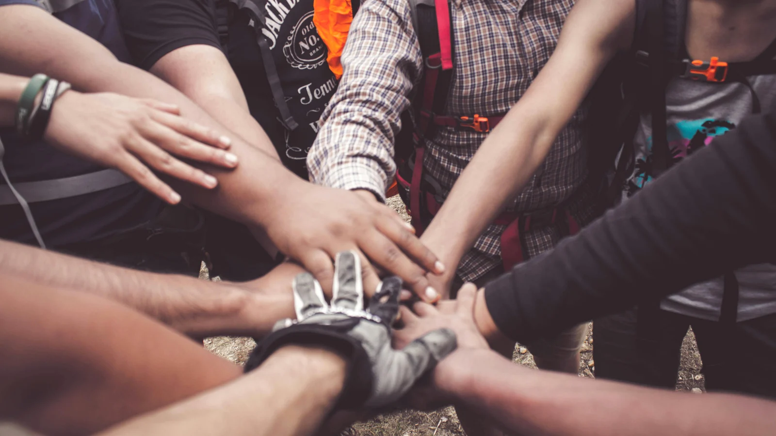 Community dan internal company event Semesta Indonesia dengan interaksi peserta yang hangat dan tertib