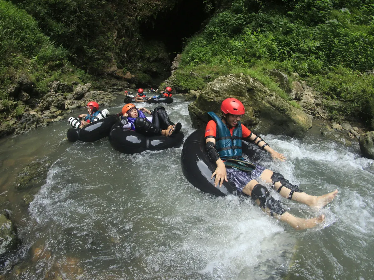 Safety risk management outdoor activity Semesta Indonesia di Indonesia