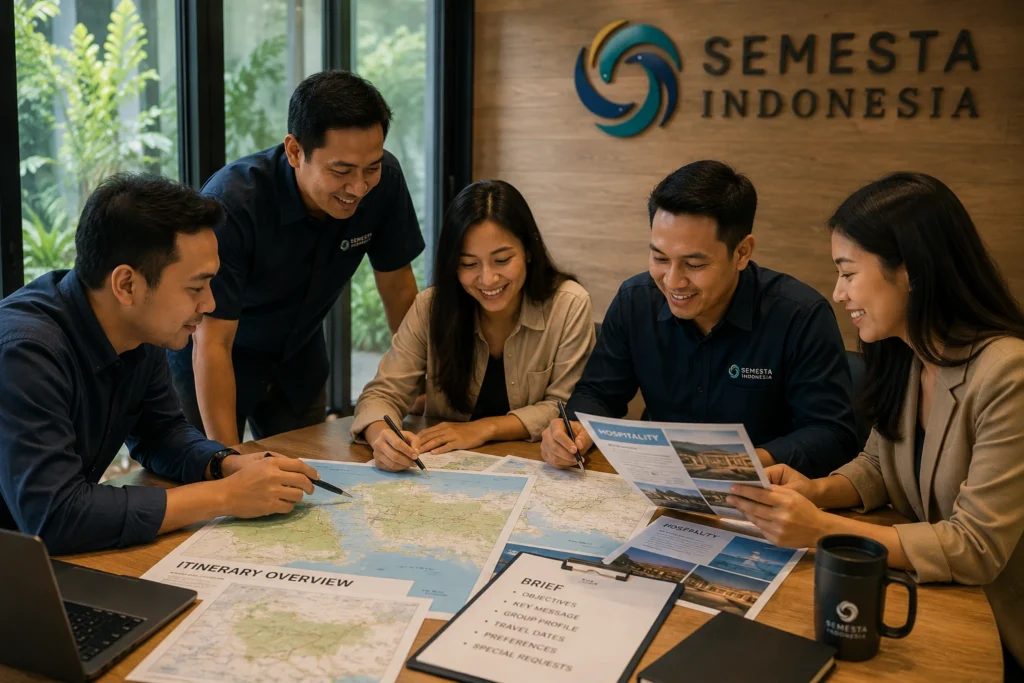 Tim Semesta Indonesia merancang incentive trip perusahaan dengan membaca itinerary, peta rute, dan brief hospitality bersama.