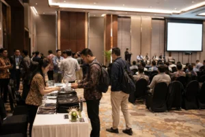 Peserta forum asosiasi melakukan registrasi sebelum seminar dengan dukungan MICE Support dan alur acara yang tertata.