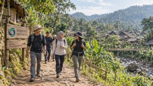 Trip Baduy 1 hari bersama Semesta Indonesia menyusuri jalur kampung di kawasan Baduy Kanekes Banten